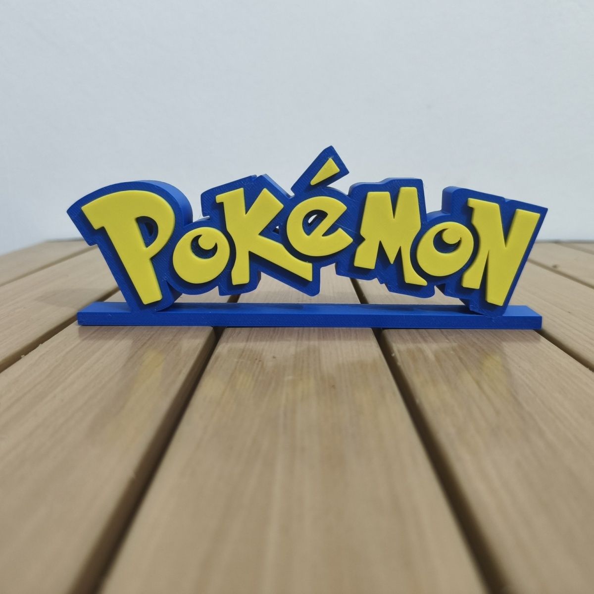 Espositore con logo Pokemon, n - Pokemon Anime Merchandise recensione e prezzo